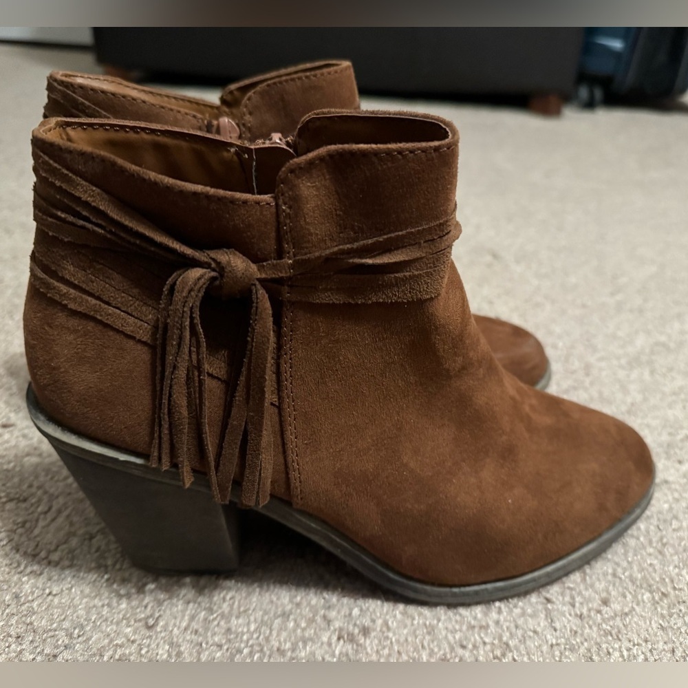 Arizona Jean Company brown suede heeled boots size 9M